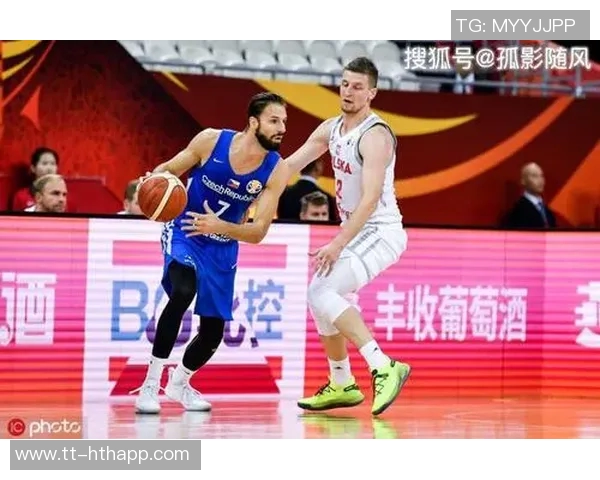 塞尔维亚教练团队深入绿军学习提升球员服务与教练协作效率