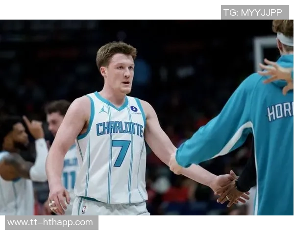 黄蜂主帅透露三球逐渐恢复训练状态期待尽快回归赛场 黄蜂主帅透露三球逐渐恢复训练状态期待尽快回归赛场