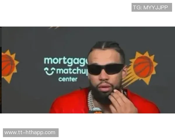 布克调侃狄龙表现如JR史密斯全场得分如潮涌动