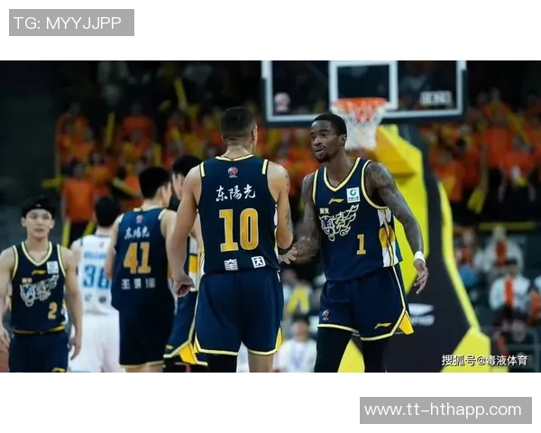 媒体人批评萨姆纳言论无知应向徐杰道歉以示诚意