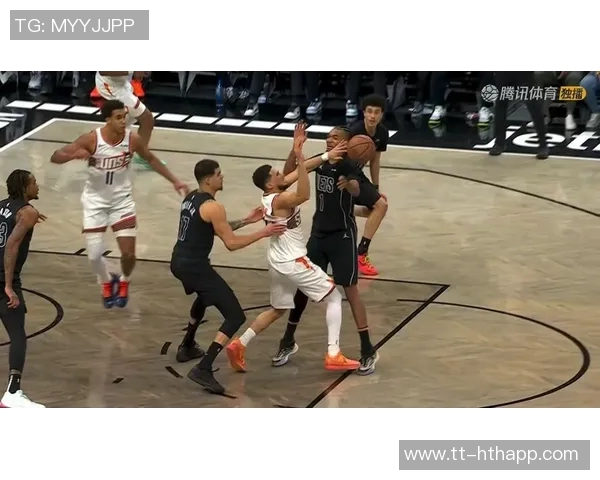 布克谈雷霆防守风格:侵略性强却不在投篮时犯规 布克谈雷霆防守风格:侵略性强却不在投篮时犯规